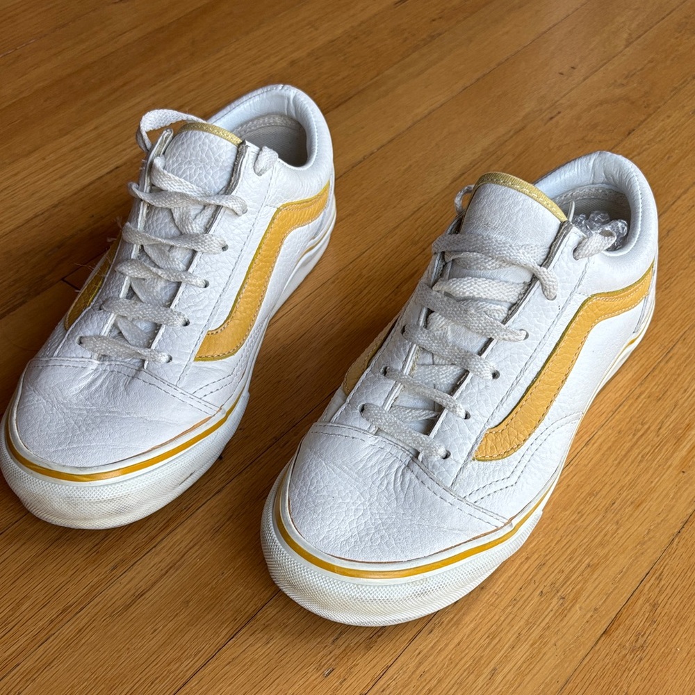 Vans vintage Low-Top Sneaker in Cream with Black Logo - 100% real leather